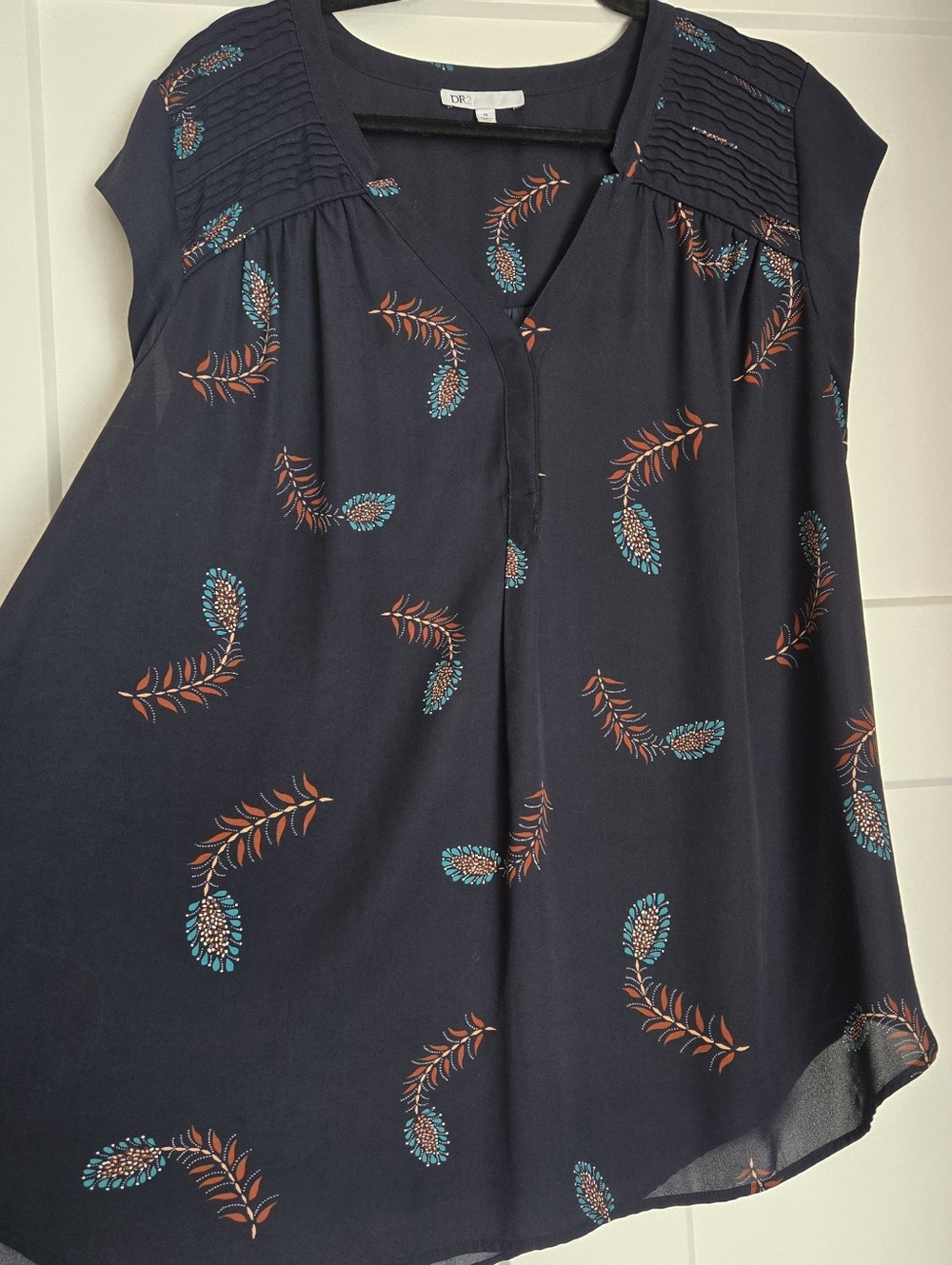 DR2 Navy Sleeveless V-Neck Blouse